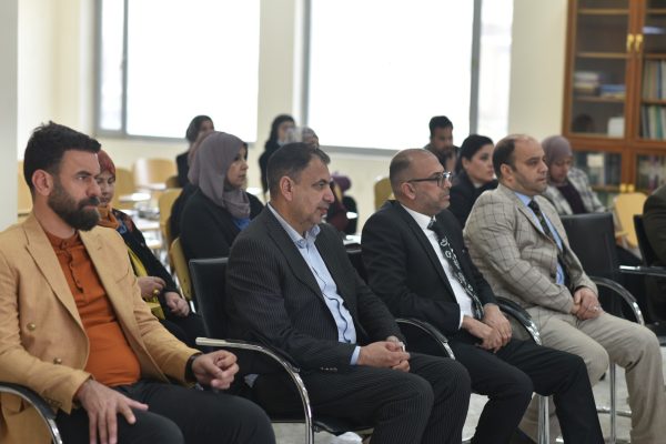 وحدة التعليم المستمر و شعبة الإعلام والاتصال الحكومي و بالتنسيق مع جهاز الامن الوطني يقيمون ورشة عمل عن التطرف4