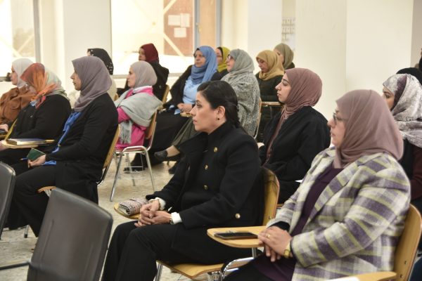 وحدة التعليم المستمر و شعبة الإعلام والاتصال الحكومي و بالتنسيق مع جهاز الامن الوطني يقيمون ورشة عمل عن التطرف5