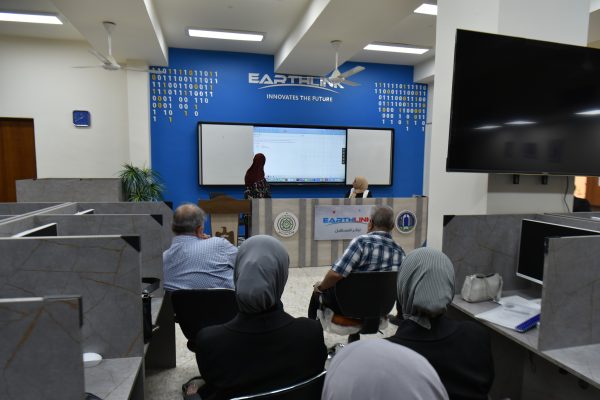 2قسم الرياضيات يقيم ورشة عمل عن المعادلات والرموز الرياضيه