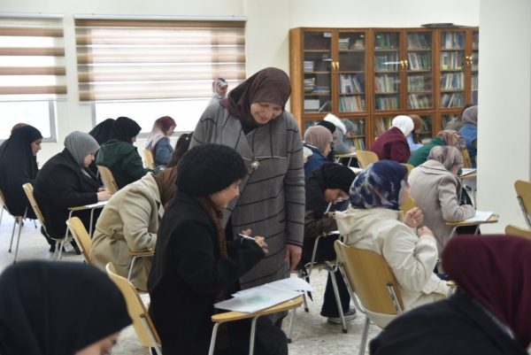 معاون العميد للشؤون العلمية والدراسات العليا تتابع سير امتحانات الدراسات العليا2